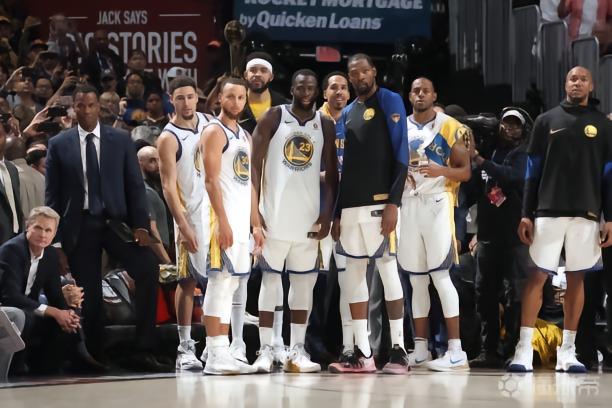 8年了,尼克斯输球无缘横扫夺冠,上一支总决赛4-0球队为2018年勇士